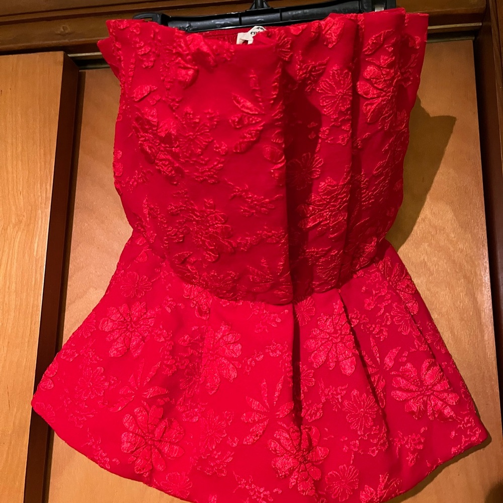 Entro Red flower embossed peplum top sleeveless size Small